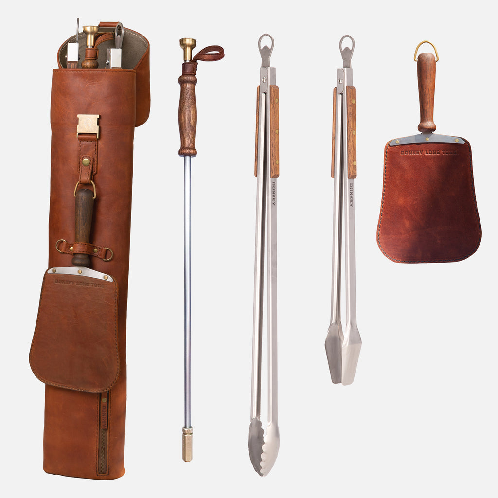 The Jack Sack Komplettes Grill-Kit inkl. Grillzangen, Feuerbläser, Paddel und Leder-Transporttasche